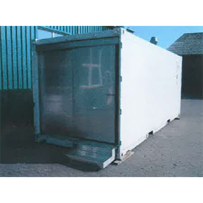 Refrigerated container with dry section unit
